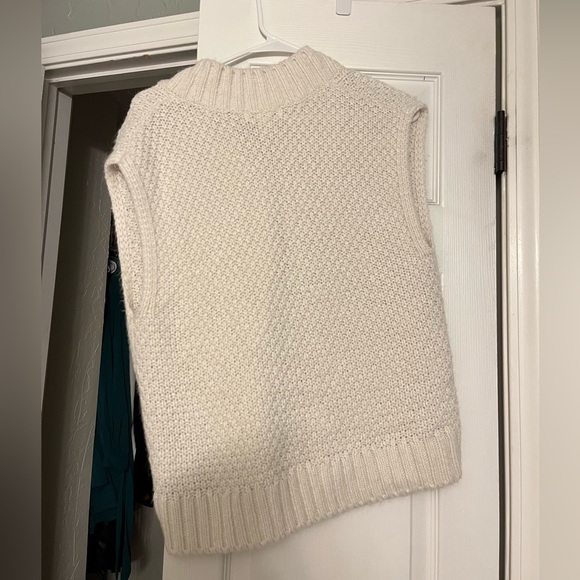 H&M Cable Knit Sweater Vest - Picture 2 of 2